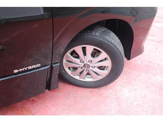 タイヤサイズは195/65R15純正アルミホイール付き！（夏タイヤ装着）冬タイヤ、ホイール注文も承っております☆
