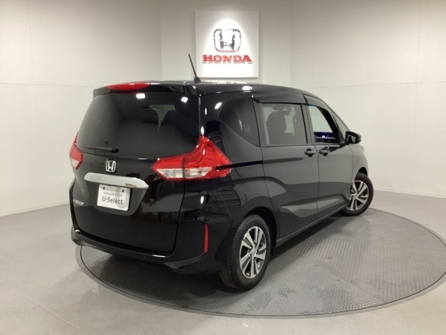 【Honda認定中古車 U-Select】　は3つの安心をお約束します。　1　Hondaのプロが整備した安心。 2　第三者機関がチェックした安心。　3　購入後もHondaが保証する安心。