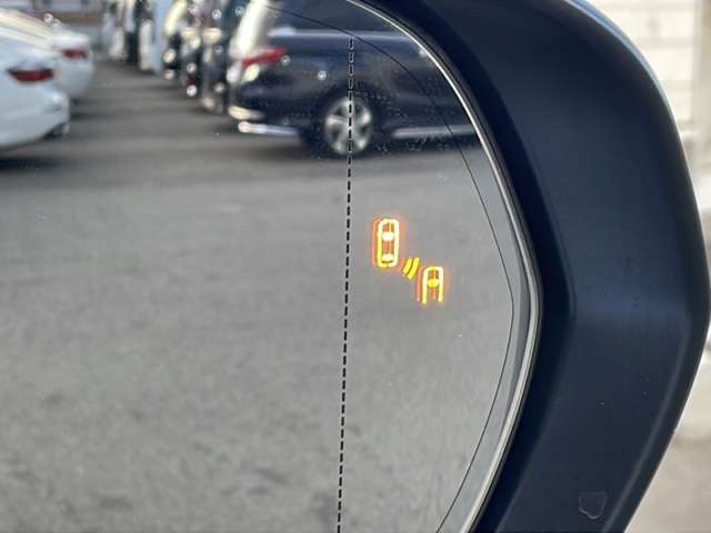 【ETC】有料道路を利用する際に料金所で停止することなく通過できる、ETC車載器（ノンストップ自動料金収受システム機器）が装備されています。セットアップを行うことで利用可能になります。