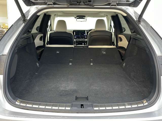 【シートアレンジ】乗せる人数、荷物によってシートをアレンジすれば、ダンボールなどの大きい荷物や、釣り具などの長尺物も載せられそうですね！