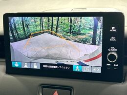 【バックカメラ】駐車時に後方がリアルタイム映像で確認できます。大型商業施設や立体駐車場での駐車時や、夜間のバック時に大活躍！運転スキルに関わらず、今や必須となった装備のひとつです！