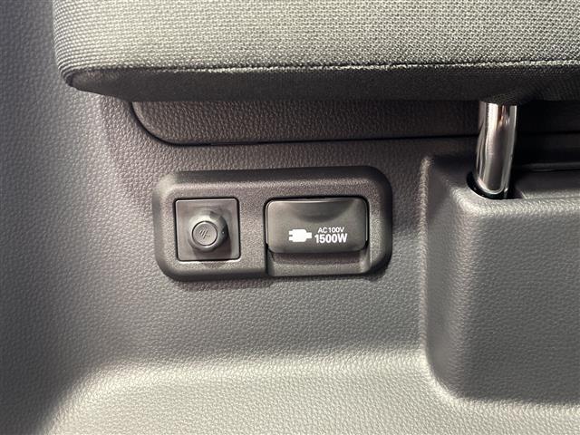 【運転席操作部】『運転席周辺の装備』の画像になります。快適なドライブを楽しむための機能が装備されています！運転席から触れるので使いやすいです！