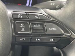 【レーダークルーズコントロール】高速道路での長距離走行が楽に！！自動で速度を保つクルーズコントロールが、衝突軽減システムと連携し、前方の車両を感知して車間を保つように速度調節してくれます！！