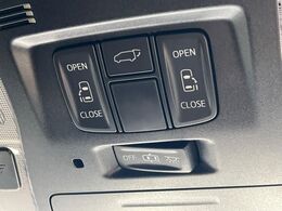 【両側パワースライドドア】スマートキーや運転席のスイッチで後席両側スライドドアの開閉が可能♪電動だから力を入れてドアを開ける必要が無く、小さなお子様でも簡単に開け閉めでき快適です♪