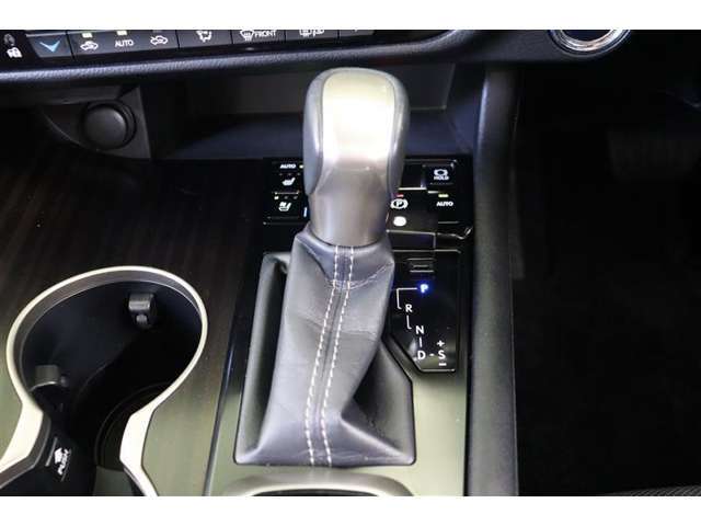 MTモード（シーケンシャルシフト）を装備しています。CVT車でありながら、マニュアル感覚のシフトチェンジが可能です。ドライバーの変速操作に応えたアクティブな走りが楽しめます。