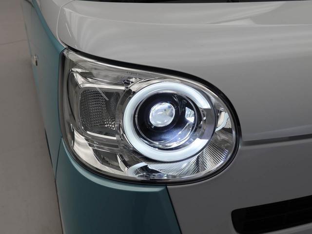 LEDヘッドランプ。白く明るい光でなおかつ低消費電力。クリアランスランプがスタイリッシュなラインを描きます。