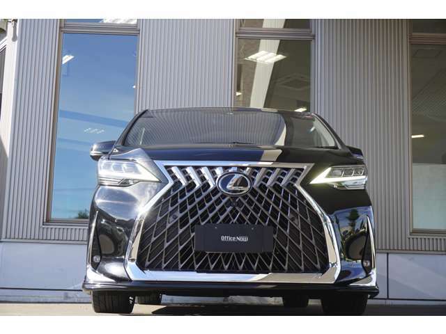 HVエグゼプティブラウンジをLEXUS純正部品を贅沢に使用しLM仕様に仕上げました。ホワイトレザーのコンディションもG00D〇　お問い合わせはお早めに。CALL：0120-82-5555