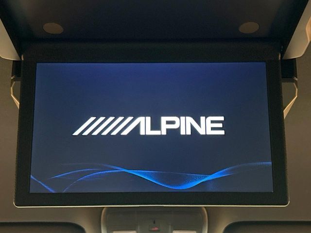 【フリップダウンモニター】大画面モニターで後席でもエンタメをお楽しみいただけます。小さなお子様にも大人気の装備です♪