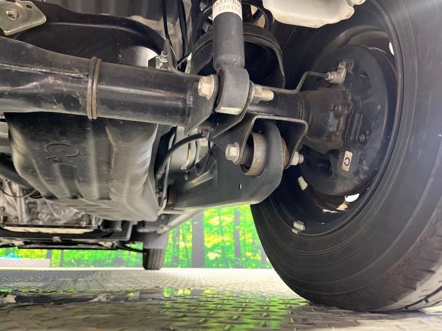 お車を安心してお乗りいただく為には、足回りの定期点検が欠かせません。サービスサポート（有償保証）では無料点検もご提供しており、安心のカーライフをお過ごしいただけるサポート体制が整っています。