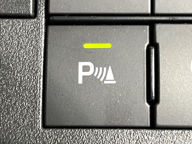 【コーナーセンサー】バンパーに付いたセンサーが障害物を検知！一定の距離に近づくとアラートで教えてくれます♪狭い駐車スペースや車庫入れ時も安心ですね☆