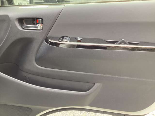 当店の車はルームクリーニング施工済み！納車前には手がけWAX、室内仕上げ清掃で納車をおこなっております！