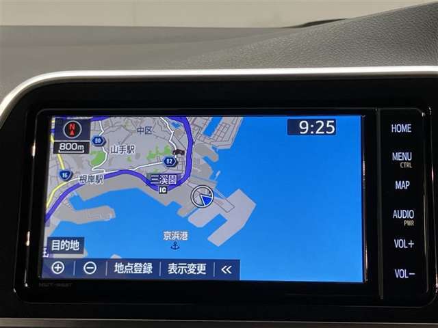 【ナビゲーション】いまや必須装備のナビゲーションを搭載！知らない場所でも目的地までしっかり案内してくれます。オーディオ機能も充実！キャンプや旅行はもちろん通勤や普段のドライブも楽しめます！