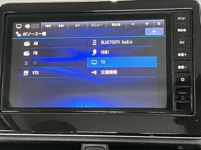メモリーナビを搭載。楽しいドライブにナビは欠かせませんよね。Bluetoothも当然付いています♪好きな音楽を聴きながら今まで行ったことの無いところに行ってみませんか？