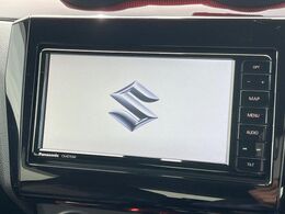 【純正ナビ】人気の純正ナビを装備しております。ナビの使いやすさはもちろん、オーディオ機能も充実！キャンプや旅行はもちろん、通勤や買い物など普段のドライブも楽しくなるはず♪