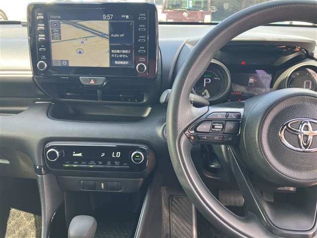 左側のステアリングスイッチ