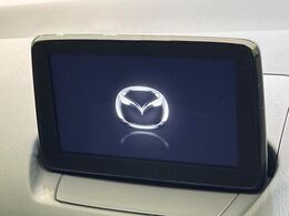 【純正ナビ】人気の純正ナビを装備しております。ナビの使いやすさはもちろん、オーディオ機能も充実！キャンプや旅行はもちろん、通勤や買い物など普段のドライブも楽しくなるはず♪