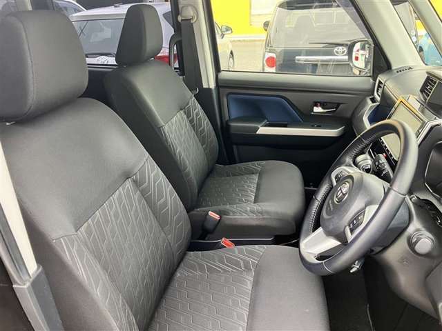 高いホールド性で運転姿勢が安定します。長距離ドライブでも疲れにくいのが魅力です。快適なドライビングライフをお送りください♪