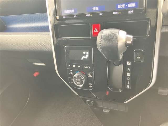 オートエアコンの操作スイッチとなります。