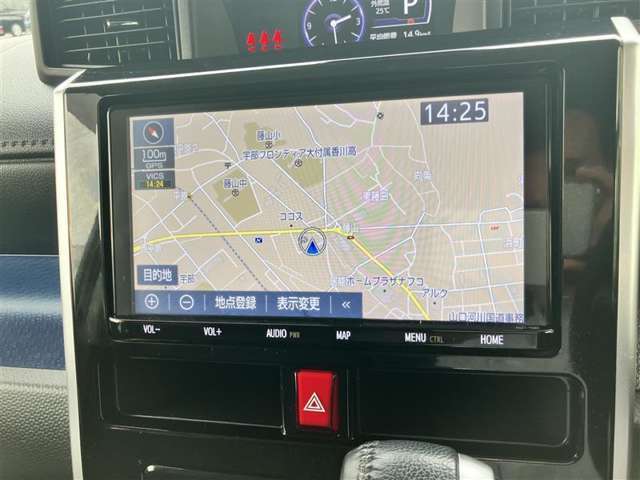 純正ナビを装備。タッチパネル式で使いやすく、お出かけもラクラクです。