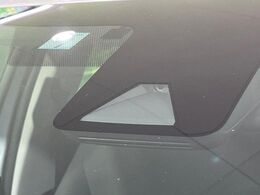 【トヨタセーフティセンス】走行中に前方の車両等を認識し、衝突しそうな時は警報とブレーキで衝突回避と被害軽減をアシスト。より安全にドライブをお楽しみいただけます。