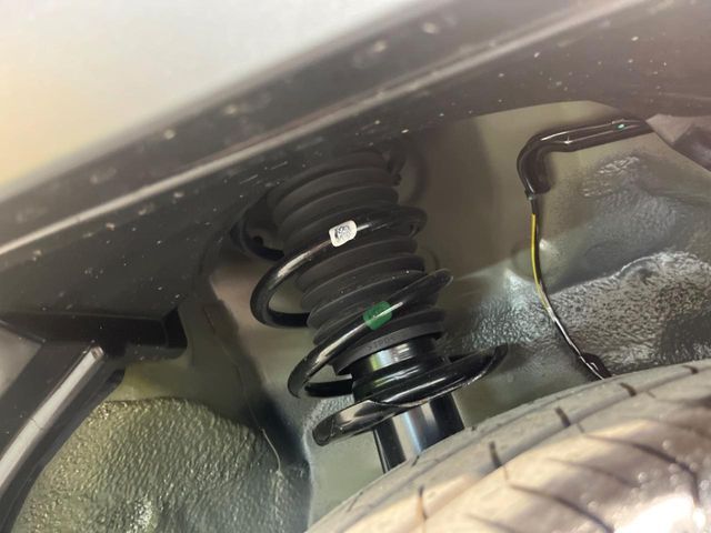 お車を安心してお乗りいただく為には、足回りの定期点検が欠かせません。サービスサポート（有償保証）では無料点検もご提供しており、安心のカーライフをお過ごしいただけるサポート体制が整っています。