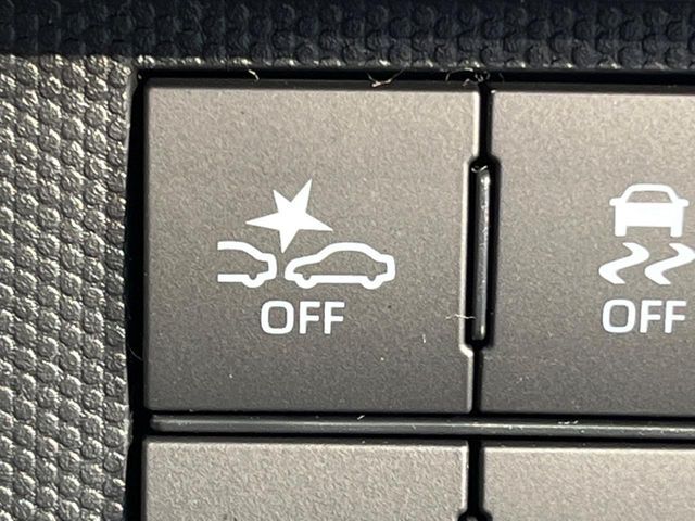 【スマートアシスト】走行中に前方の車両等を認識し、衝突しそうな時は警報とブレーキで衝突回避と被害軽減をアシスト。より安全にドライブをお楽しみいただけます。