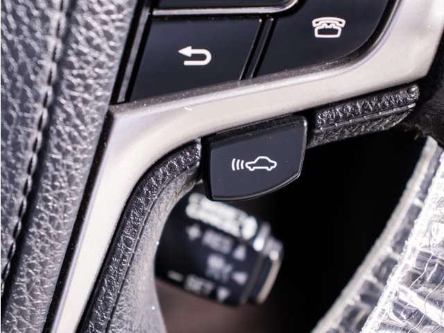 レーダークルーズコントロール　　ミリ波レーダーと単眼カメラで先行車を認識し、車速に応じた車間距離を保ちながら追従走行を支援します。