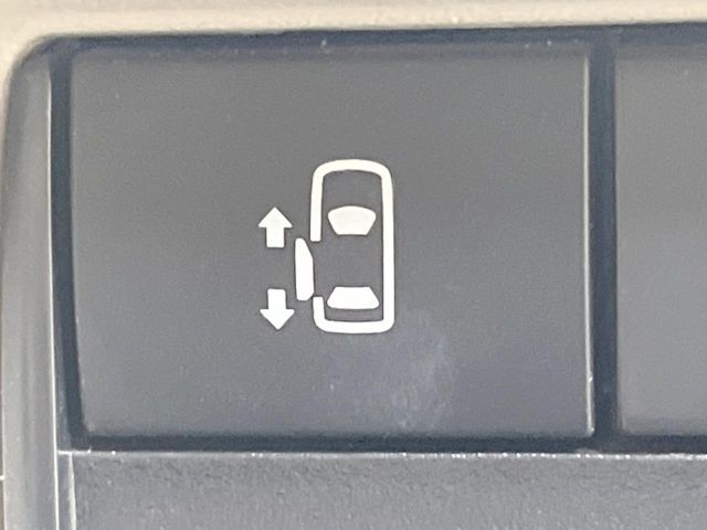 【パワースライドドア】スマートキーや運転席のスイッチでスライドドアの開閉が可能♪電動だから力を入れてドアを開ける必要が無く、小さいお子様でも、重い荷物を持っている時もラクに開け閉めできます♪