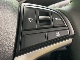 【アダプティブクルーズコントロール】高速道路での長距離走行が楽に！！自動で速度を保つクルーズコントロールが、衝突軽減システムと連携し、前方の車両を感知して車間を保つように速度調節してくれます！！