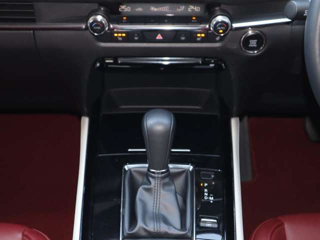 DCT、CVT、従来型のATなど、すべてのトランスミッションの利点を集約し、ロックアップ領域を大幅に拡大し伝達効率の向上とマニュアルトランスミッションのようなダイレクト感を実現した自社製ATです。