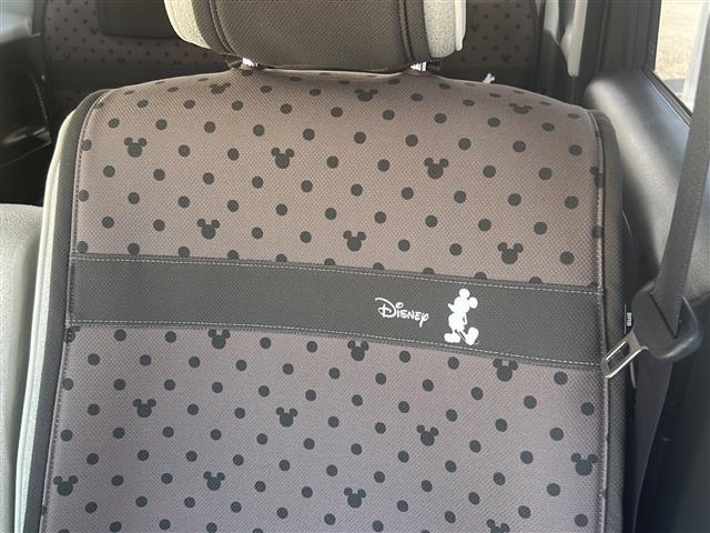 フロアマット標準装備。車内を清潔に保ちます。