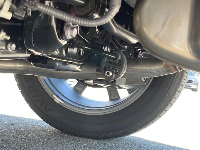 お車を安心してお乗りいただく為には、足回りの定期点検が欠かせません。サービスサポート（有償保証）では無料点検もご提供しており、安心のカーライフをお過ごしいただけるサポート体制が整っています。