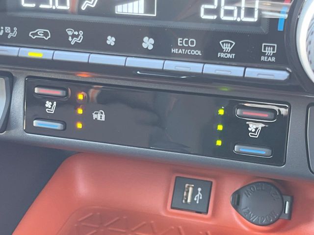 【シートベンチレーション】夏場は涼しい風でお尻や背中の熱やムレを防ぎ、冬はエアコンよりも早く温まってポカポカに！季節を問わず快適に過ごせます。