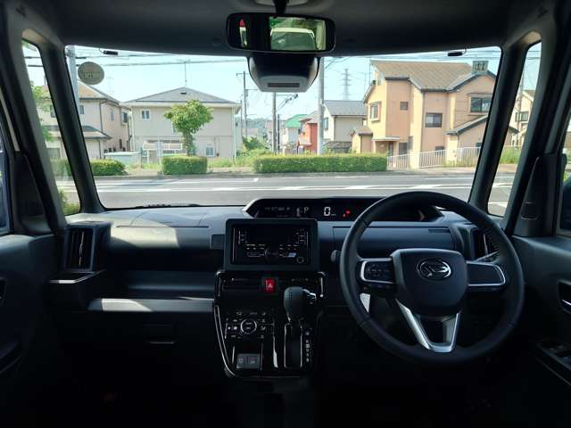 ≪運転席からの眺め≫　窓も大きく広々としていて視界はバッチリ！