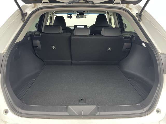 ◆【トランク】積み込みやすくて、たっぷり積める荷室です。シートアレンジできるものは、乗車人数と荷物の量や大きさによってシートを動かすことができるので、より快適なドライブが可能です！