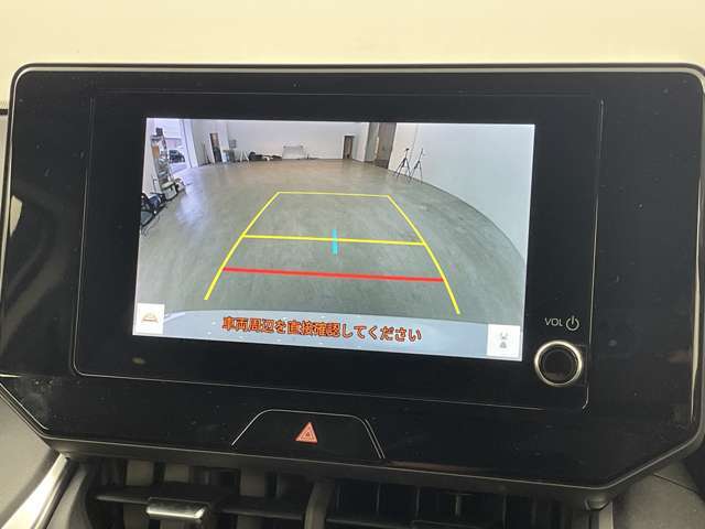 【バックモニター】後ろのカメラの映像がモニターに映し出されるので、後方の見えない死角や、障害物との距離感などもしっかり安全確認することができます！
