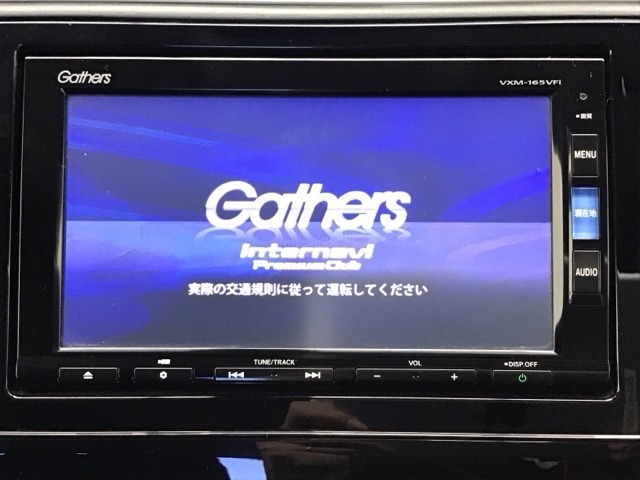 ホンダ純正ギャザズメモリーインターナビ付きです！CD・DVD再生、ミュージックサーバー、フルセグTV視聴、Bluetooth接続可能です！