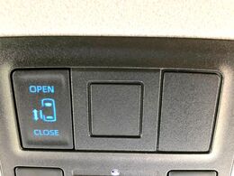【パワースライドドア】スマートキーや運転席のスイッチでスライドドアの開閉が可能♪電動だから力を入れてドアを開ける必要が無く、小さいお子様でも、重い荷物を持っている時もラクに開け閉めできます♪