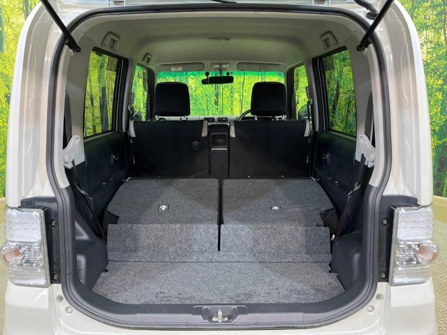 後席を格納すると、これだけの広さが！シーンに合わせたシートアレンジで、大きな荷物も積むことが出来ます♪