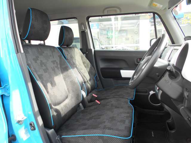 運転席＆助手席シートです。