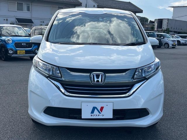 弊社では、全車『修復歴なし』のお車のみ取り扱っております。専任バイヤーによる厳選した仕入れの後、入庫後の車両チェックを行い、ネクステージが認定した高品質な中古車をご提供しております。