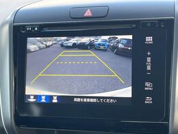 【バックカメラ】駐車時に後方がリアルタイム映像で確認できます。大型商業施設や立体駐車場での駐車時や、夜間のバック時に大活躍！運転スキルに関わらず、今や必須となった装備のひとつです！