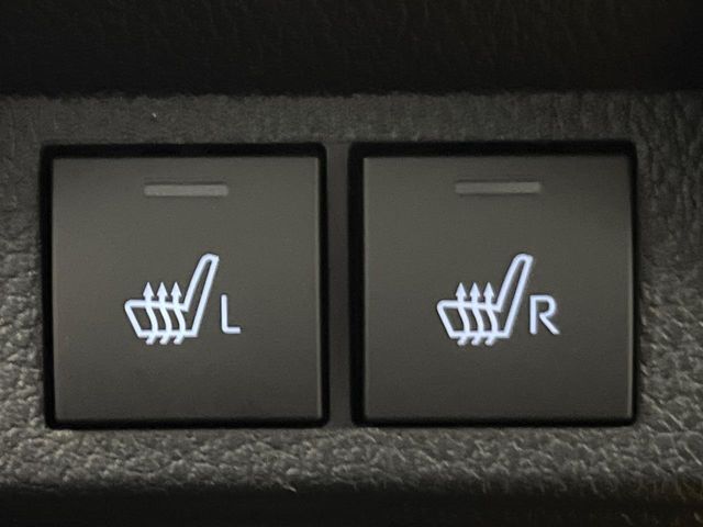 【シートヒーター】寒い日に重宝するシートヒーター！エアコンより早く温まってくれるので寒がりの人も安心ですね♪エアコンの温風は乾燥するから苦手、という方にもをおすすめです。