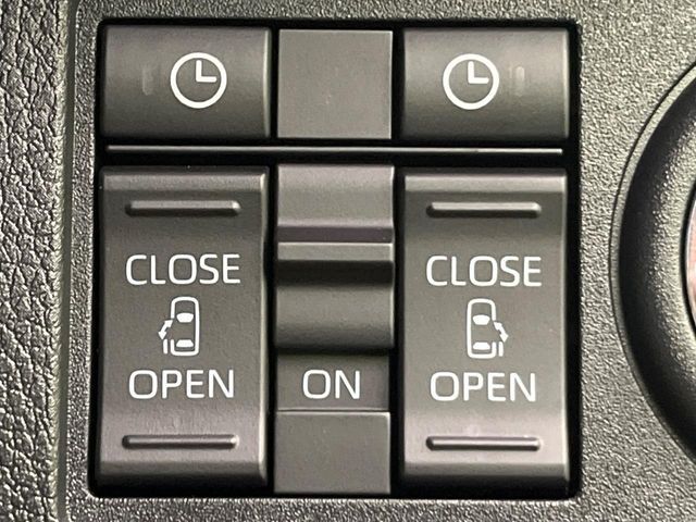 【両側パワースライドドア】スマートキーや運転席のスイッチで後席両側スライドドアの開閉が可能♪電動だから力を入れてドアを開ける必要が無く、小さなお子様でも簡単に開け閉めでき快適です♪