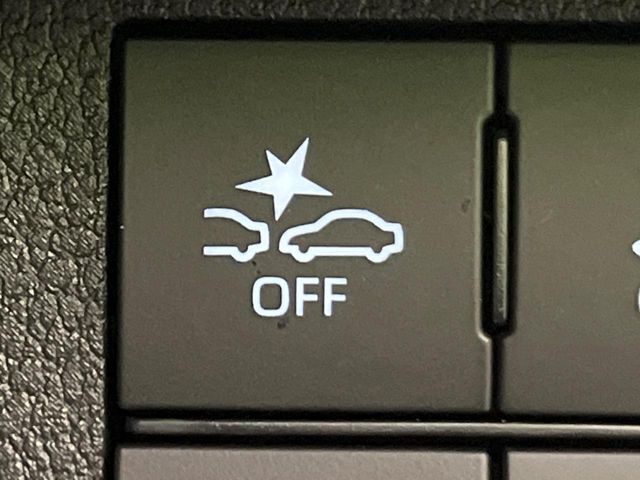 【スマートアシスト】走行中に前方の車両等を認識し、衝突しそうな時は警報とブレーキで衝突回避と被害軽減をアシスト。より安全にドライブをお楽しみいただけます。