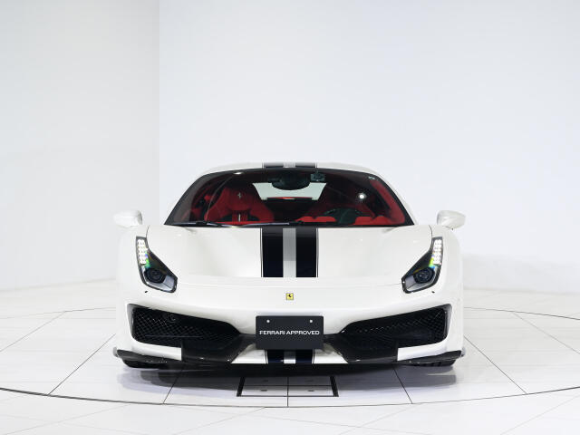 搭載される3.9L V8ツインターボエンジンは720馬力を発揮し、