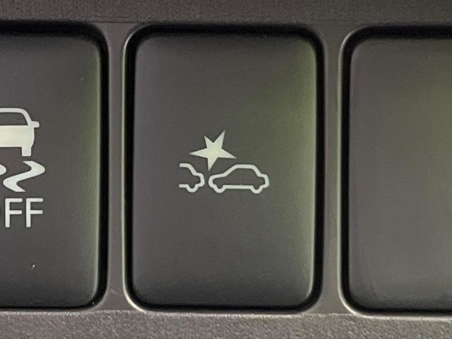 【インテリジェントエマージェンシーブレーキ】フロントカメラで前方の車両や歩行者を検知。衝突しそうな時は衝突被害軽減ブレーキが作動、衝突回避をサポート。より安全にドライブをお楽しみいただけます。