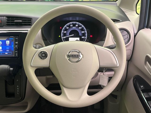 ステアリングも使用感が少なく、きれいな状態となっております♪