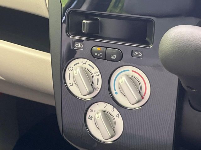 寒い冬も暑い夏も全席に快適な空調を届けてくれる、ダイヤル式エアコンを装備♪