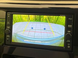 【バックカメラ】駐車時に後方がリアルタイム映像で確認できます。大型商業施設や立体駐車場での駐車時や、夜間のバック時に大活躍！運転スキルに関わらず、今や必須となった装備のひとつです！